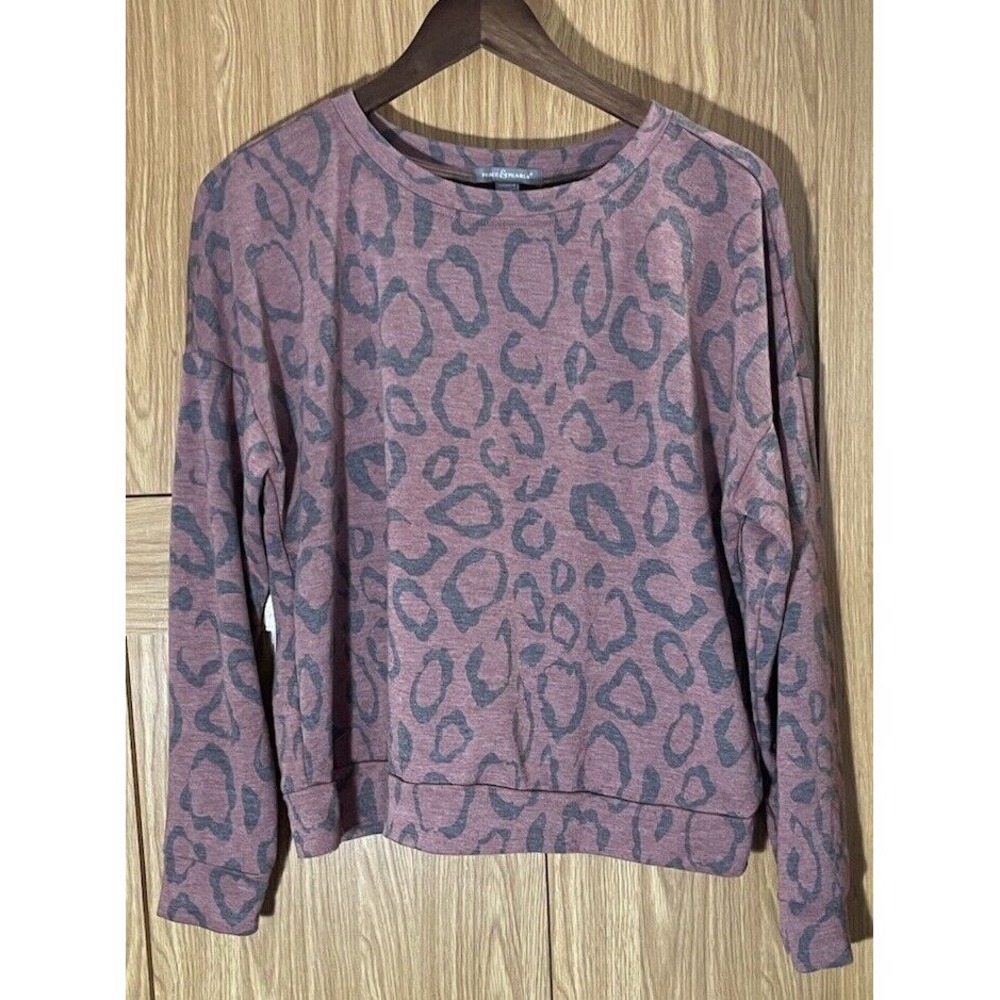Peace & Pearls Women's Animal Print Long Sleeved Shirt‎ Size M
